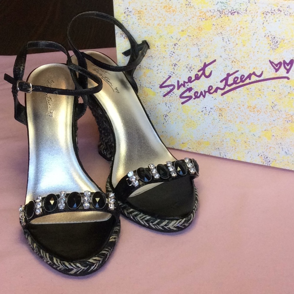 FINAL SALE PRICE Sweet Seventeen Wedge Sandals Size 10